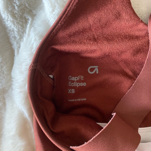 GAP Sports Bra - Picture 3 of 3